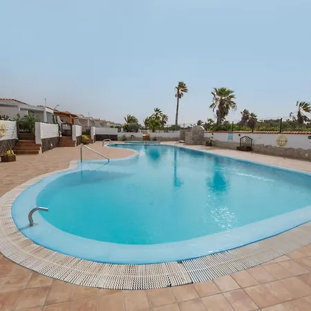 In Front Of The Pool, Large Terrace, Elegant & Confortable, Wi-fi * 科斯塔卡玛
