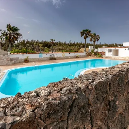 In Front Of The Pool, Large Terrace, Elegant & Confortable, Wi-fi * 科斯塔卡玛