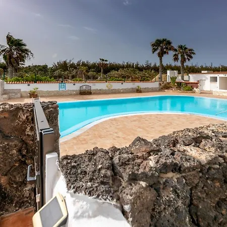 In Front Of The Pool, Large Terrace, Elegant & Confortable, Wi-fi 公寓