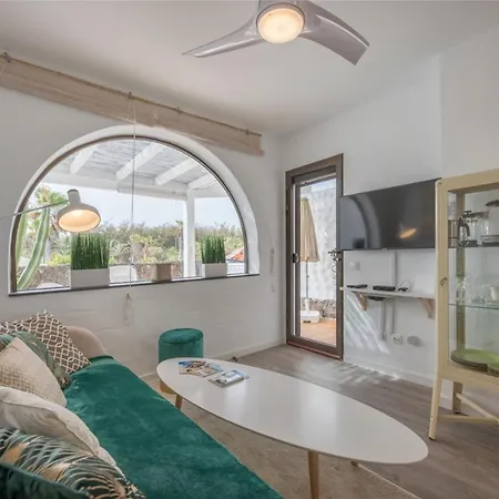 In Front Of The Pool, Large Terrace, Elegant & Confortable, Wi-fi Апартаменты *