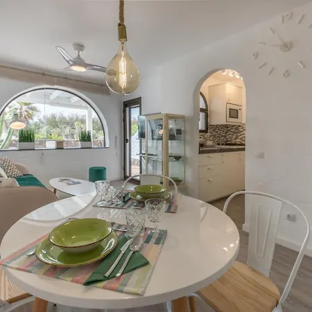 In Front Of The Pool, Large Terrace, Elegant & Confortable, Wi-fi Апартаменты Коста Калма