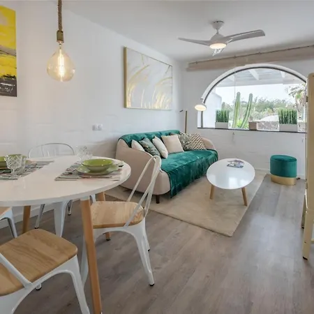 In Front Of The Pool, Large Terrace, Elegant & Confortable, Wi-fi Апартаменты Коста Калма