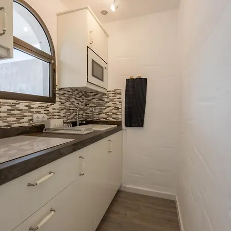 Апартаменты In Front Of The Pool, Large Terrace, Elegant & Confortable, Wi-fi Коста Калма