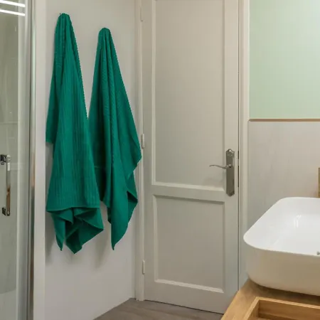 Apartment In Front Of The Pool, Large Terrace, Elegant & Confortable, Wi-fi *