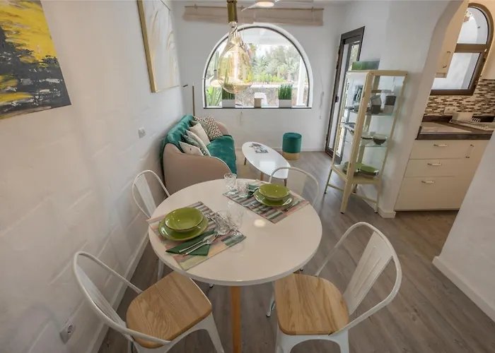 In Front Of The Pool, Large Terrace, Elegant & Confortable, Wi-fi * 코스타카르마