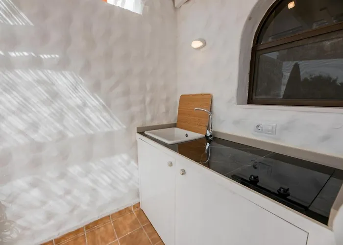 아파트 In Front Of The Pool, Large Terrace, Elegant & Confortable, Wi-fi 코스타카르마