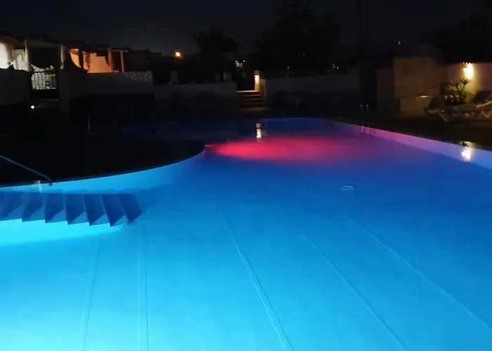 In Front Of The Pool, Large Terrace, Elegant & Confortable, Wi-fi 아파트 코스타카르마