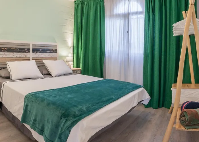 아파트 In Front Of The Pool, Large Terrace, Elegant & Confortable, Wi-fi 코스타카르마