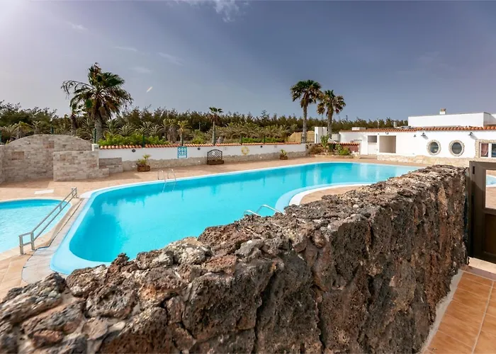 In Front Of The Pool, Large Terrace, Elegant & Confortable, Wi-fi * 코스타카르마