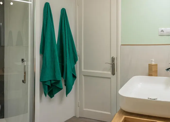 아파트 In Front Of The Pool, Large Terrace, Elegant & Confortable, Wi-fi *