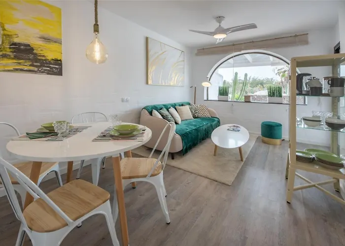 In Front Of The Pool, Large Terrace, Elegant & Confortable, Wi-fi 아파트 코스타카르마