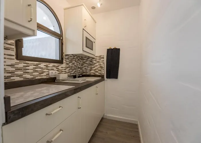 아파트 In Front Of The Pool, Large Terrace, Elegant & Confortable, Wi-fi 코스타카르마