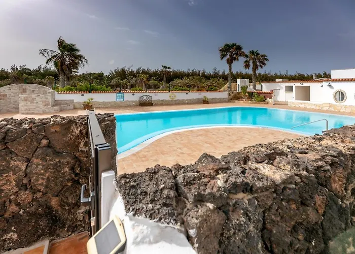 In Front Of The Pool, Large Terrace, Elegant & Confortable, Wi-fi 아파트